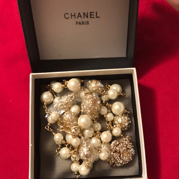 NWOT. Authentic CHANEL PEARL necklace - Picture 5 of 7